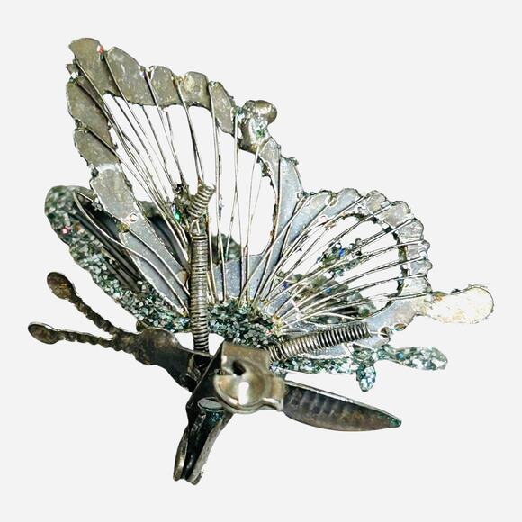 Vintage Silver Tone Sparkly Articulated Flutter Wings Butterfly Brooch - Picture 2 of 5